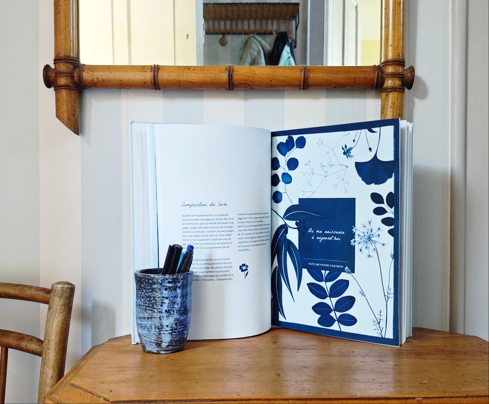 livre autobiographique épuré avec cyanotypes
